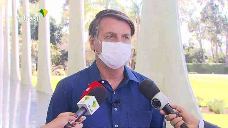 Presidente Jair Bolsonaro anuncia, em Braslia, que exame para saber se estava infectatdo pelo novo coronavrus deu poisitivo(foto: TV Brasil/Reproduo)