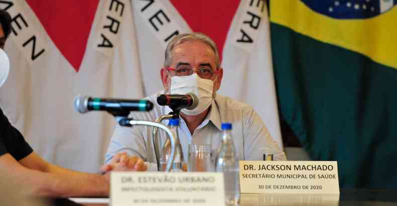 O secretrio municipal de Sade, Jackson Machado, disse que chegaram ontem 57,3 mil doses de vacinas para a cidade(foto: Tulio Santos/EM/D.A Press %u2013 30/12/20)