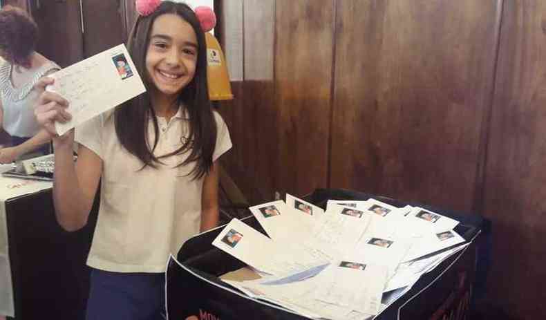 A menina Maria Luiza, de 10 anos, escreveu uma carta para Agenora Pereira de Lima(foto: Jair Amaral/EM/DA PRESS)