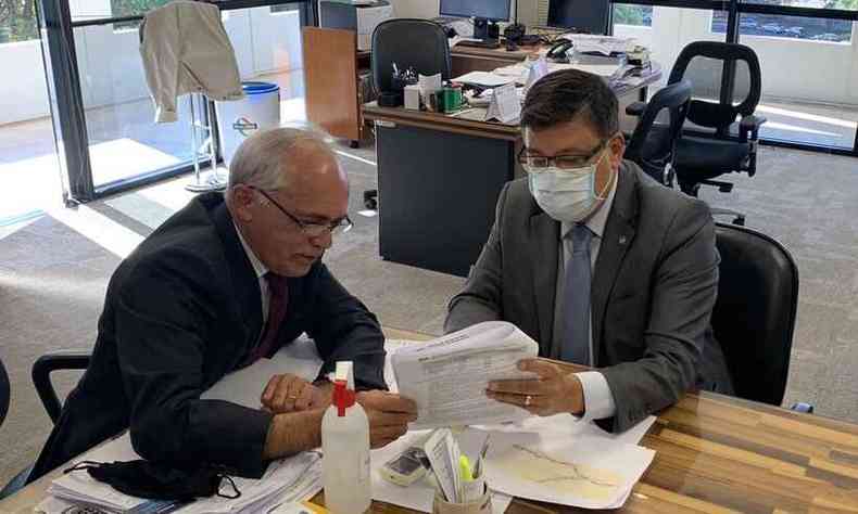 O senador Carlos Viana (PSD-MG) se reuniu com o ministro Raimundo Carreiro, do TCU, nesta tera-feira (29/6)(foto: Reproduo/Twitter)