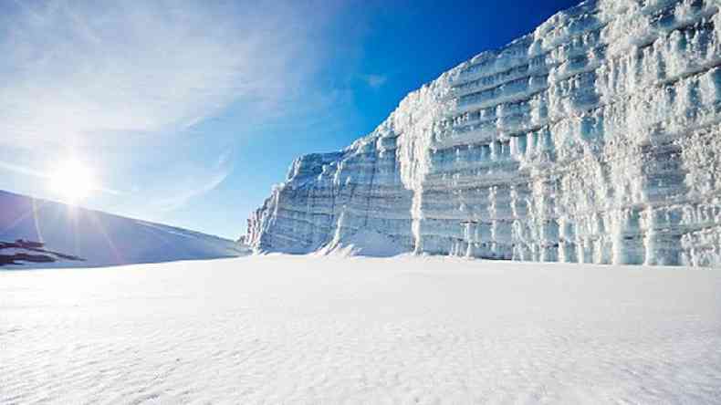As geleiras escondem provas de como foi a vida na Terra há milhares de anos(foto: Getty Images)