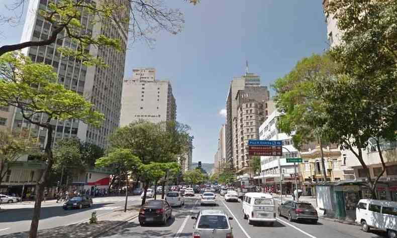Policiais foram chamados por populares na Avenida Afonso Pena (foto: Google Street View/ reproduo )
