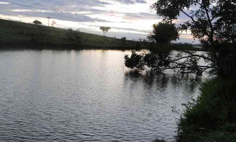 Foto geral de uma represa