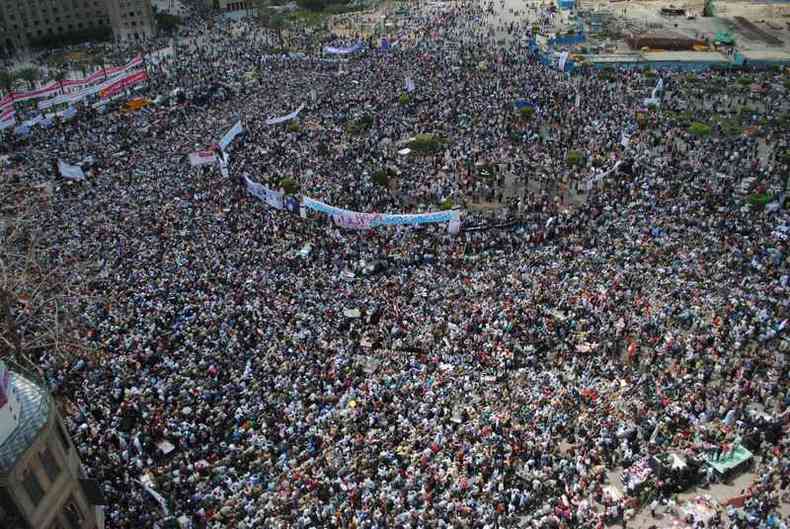 Praa Tahir, no Cairo, capital do Egito, palco de grandes manifestaes da Primavera rabe(foto: Wikimedia Commons)