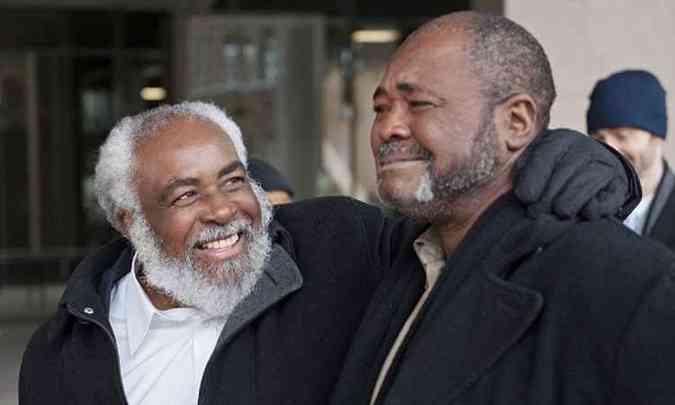 Wiley Bridgeman passou 40 anos preso e seu irmo, Kwame Ajamu, 27(foto: Phil Long/AFP)