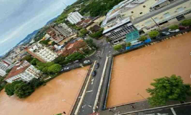 Volume do Rio Muria atinge patamar preocupante(foto: Reproduo/Instagram)