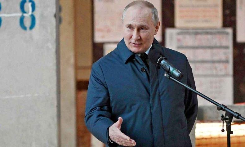 Mesmo que consiga ocupar Kiev, a capital da Ucrânia, líder russo já é o derrotado no conflito do Leste Europeu (foto: Sergei Guneyev/AFP) Putin