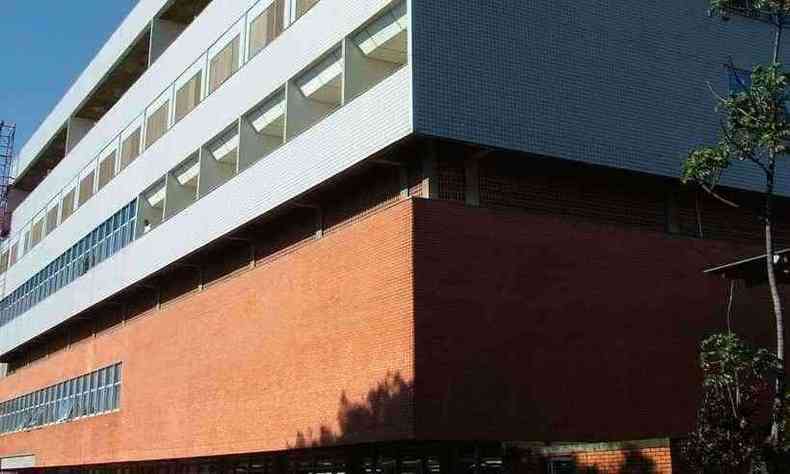 Hospital das Clnicas da Universidade Federal de Uberlndia (HC-UFU), no Tringulo Mineiro, abriga caso suspeito de coronavrus(foto: Reproduo/Lkcalabria/Wikimedia Commons)