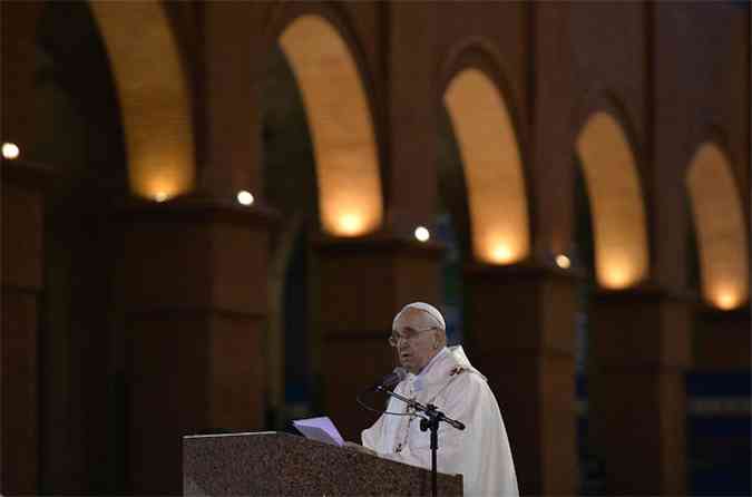 Pontfice pediu aos fiis que rezem por ele(foto: AFP PHOTO / NELSON ALMEIDA )