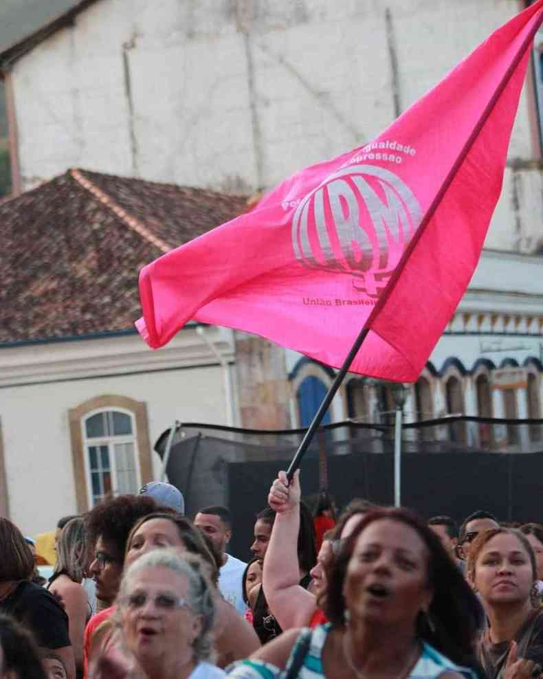 Manifestao na Praa Tiradentes, em Ouro Preto, contra a violncia s mulheres(foto: UBM/Divulgao)
