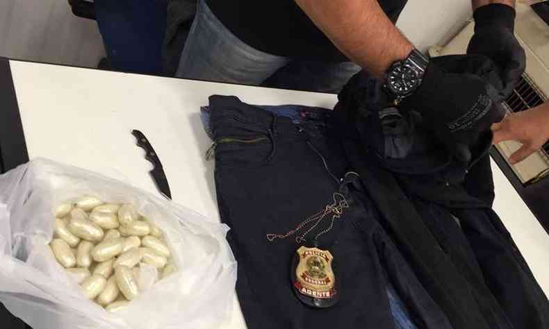 Suspeito tambm levava 600 gramas de cocana escondidos em roupas(foto: Polcia Federal/Divulgao)
