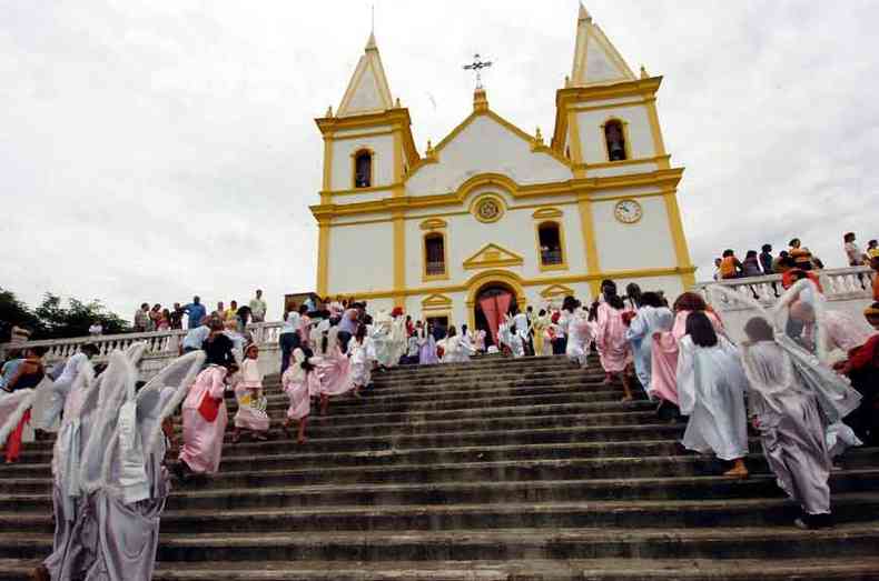 No domingo de Pscoa, s 8h, missa da ressurreio no Santurio de Santa Luzia com a presena de anjos(foto: Jair Amaral/EM/D.A Press)