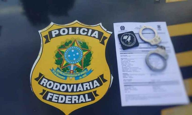 Em Tefilo Otoni (MG), PRF prende passageiro de nibus foragido da justia