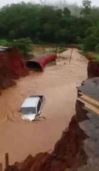 Um dos problemas acontece na MGC-381, entre Mantena e Governador Valadares(foto: Reproduo)