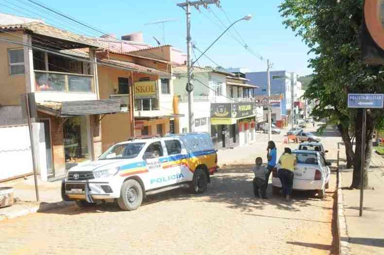 Polcia e fiscais municipais averiguam comrcios e o cumprimento do lockdown em Jaboticatubas(foto: Juarez Rodrigues/EM/D.A.Press)
