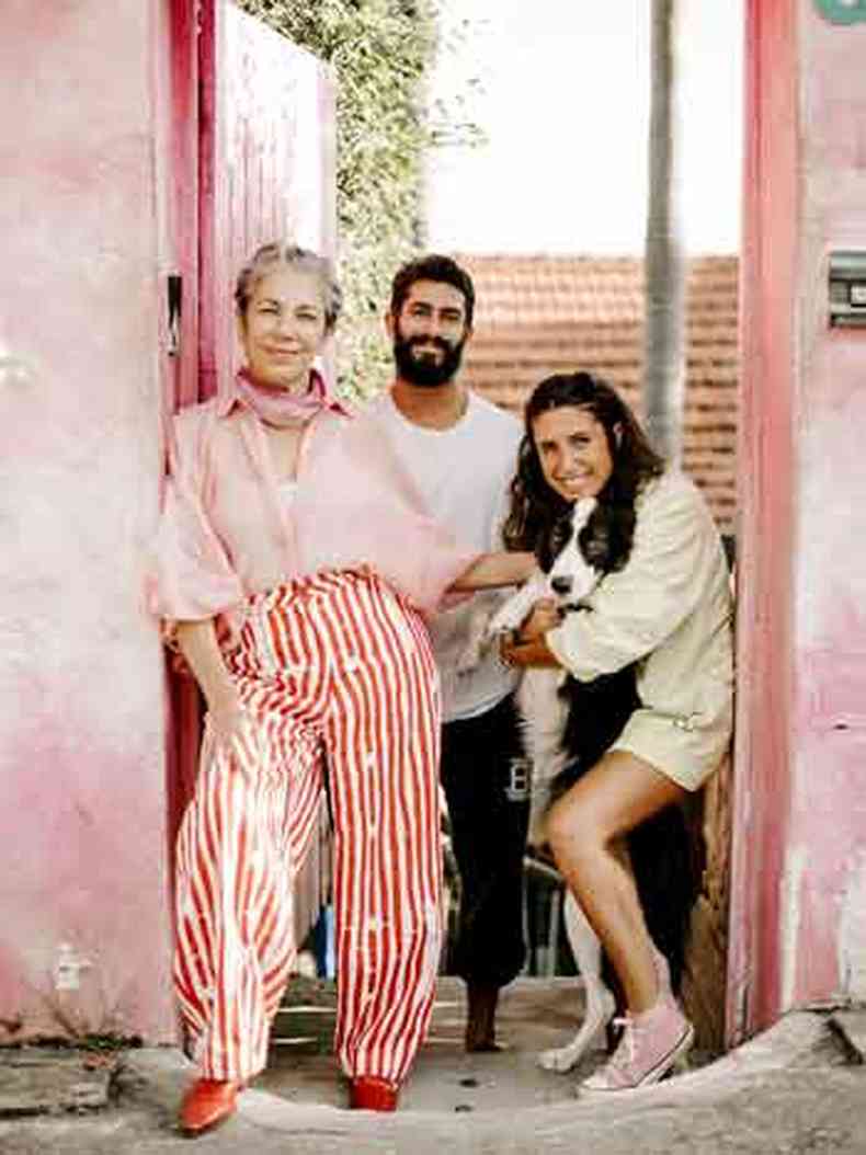 Paulina de Oliveira (empresria), de 58 anos, Francisco Machado (designer), de 29, e Maria Cndida Vechi (produtora de moda), de 27(foto: Brbara Dutra/Divulgao)