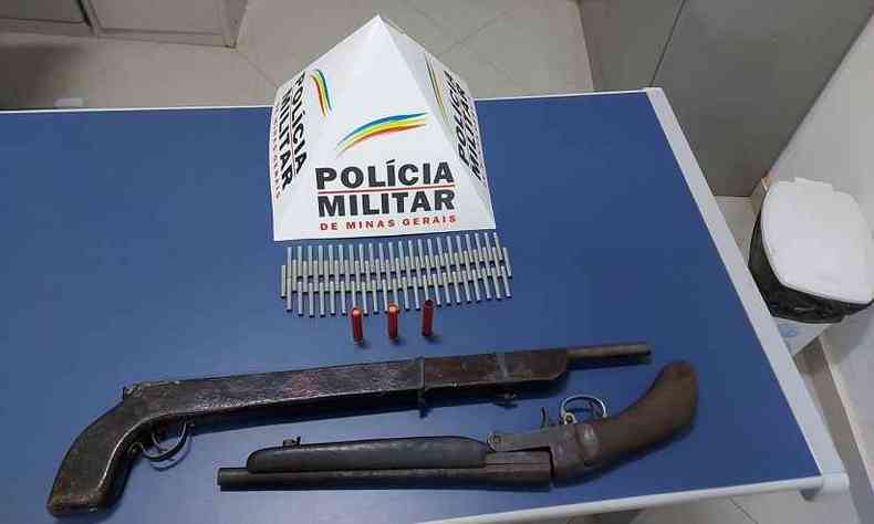 Dono do armamento o escondia na casa de funcionrio, assim como o material explosivo(foto: PMMG)