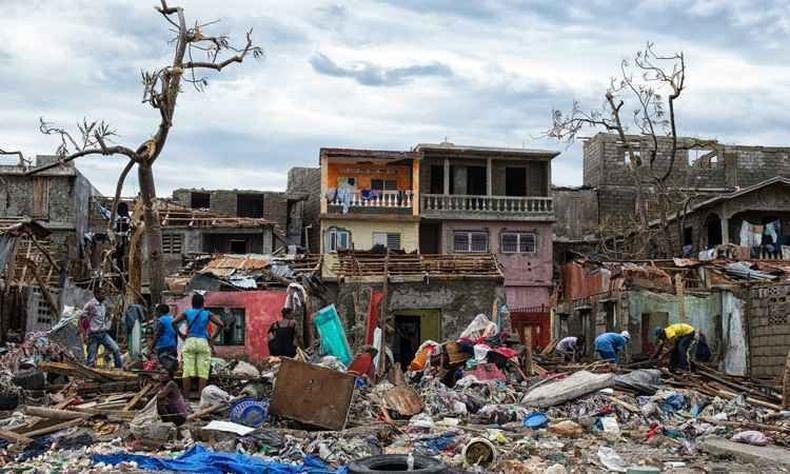 O n�mero de v�timas ainda pode crescer, j� que muitas �reas est�o inacess�veis para as equipes de resgate(foto: AFP PHOTO /LOGAN ABASSI )