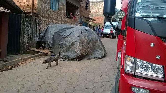 Três viaturas do Corpo de Bombeiros foram acionadas para atender a ocorrência(foto: Corpo de Bombeiros/Divulgação) Três viaturas do Corpo de Bombeiros foram acionadas para atender a ocorrência(foto: Corpo de Bombeiros/Divulgação)