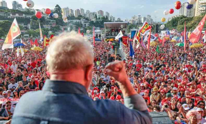Lula em ato do primeiro de maio