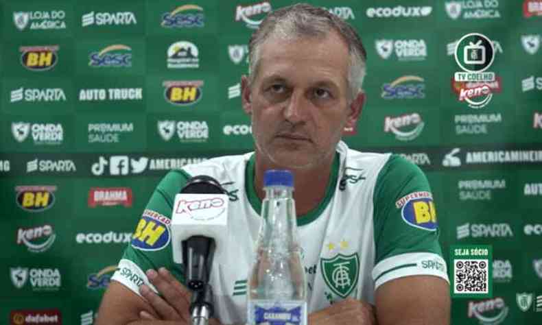 Sereno, tcnico Lisca disse que assunto 'Copa do Brasil' est superado(foto: TV Coelho)