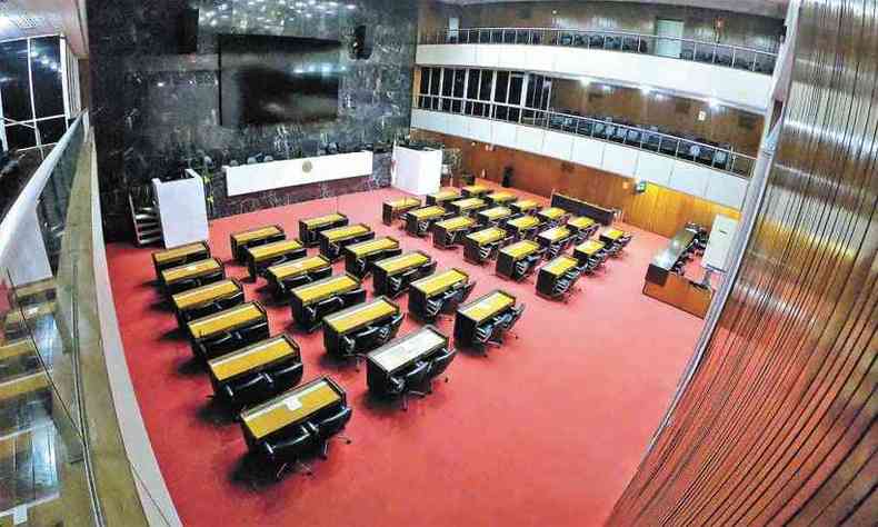 Plenrio da Assembleia Legislativa: importantes colgios eleitorais, como o Centro-Oeste e o Alto Paranaba, tero somente duas cadeiras cada na Casa (foto: Edsio Ferreira/EM/D.A Press)