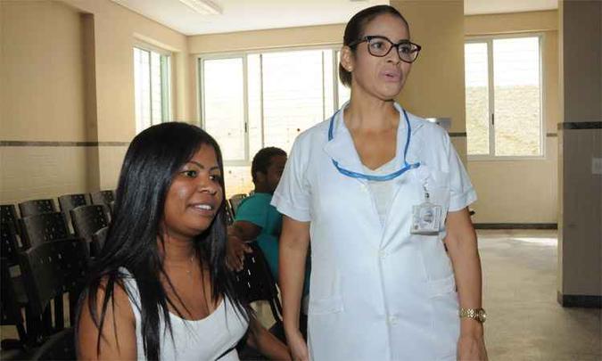 A doméstica Renata (E) consultou no novo centro ontem e elogiou a equipe. Para a agente de saúde Geovânia, 'é um sonho realizado'(foto: Paulo Filgueiras/EM/DA Press) A doméstica Renata (E) consultou no novo centro ontem e elogiou a equipe. Para a agente de saúde Geovânia, 'é um sonho realizado'(foto: Paulo Filgueiras/EM/DA Press)