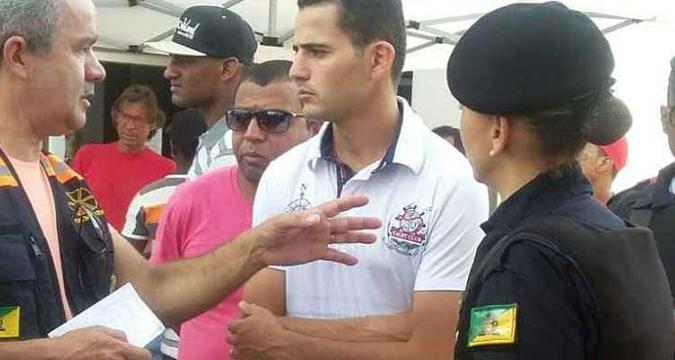 Emerson Aparecido dos Santos, de 30, contou que a última notícia que teve do pai, Ailton Martins dos Santos, foi na quinta-feira de manhã, quando ele saiu para trabalhar na barragem da Samarco(foto: Jair Amaral/EM/D.A Press) Emerson Aparecido dos Santos, de 30, contou que a última notícia que teve do pai, Ailton Martins dos Santos, foi na quinta-feira de manhã, quando ele saiu para trabalhar na barragem da Samarco(foto: Jair Amaral/EM/D.A Press)