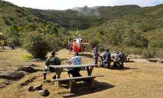 Com apoio de helicptero, equipes de Minas e Esprito Santo vasculharam rea do Parque Nacional do Capara(foto: Corpo de Bombeiros/Divulgao)