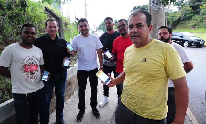 Lainnio de Oliveira (D) motorista de aplicativo, junto com colegas da categoria (foto: Gladyston Rodrigues/EM/DA Press) Lainnio de Oliveira (D) motorista de aplicativo, junto com colegas da categoria (foto: Gladyston Rodrigues/EM/DA Press)