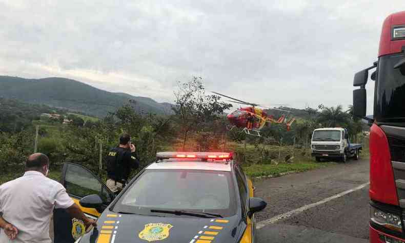 Helicptero Arcanjo 04 levou a vtima do acidente ao Hospital Joo XXIII, em BH (foto: Divulgao/PRF)