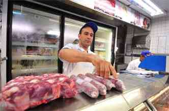 Entre os meses de julho e outubro, houve aumento nos preos das carnes de frango, boi e porco(foto: Alexandre Guzanshe/EM/D.A Press)