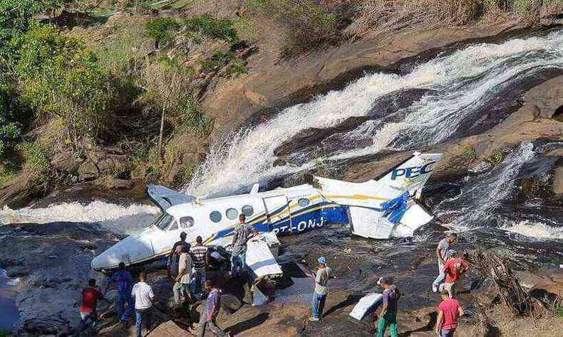Imagem de avião acidentado em Piedade de Caratinga
