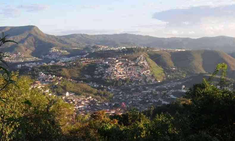 Vista da antiga Vila Rica a partir do Morro da Queimada, que est marcado na trajetria do estado(foto: Tlio Santos/EM/D.A Press - 18/6/15)