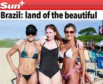 Jornalista britnica (ao centro) entre duas beldades das praias de Florianpolis(foto: Reproduo / The Sun)