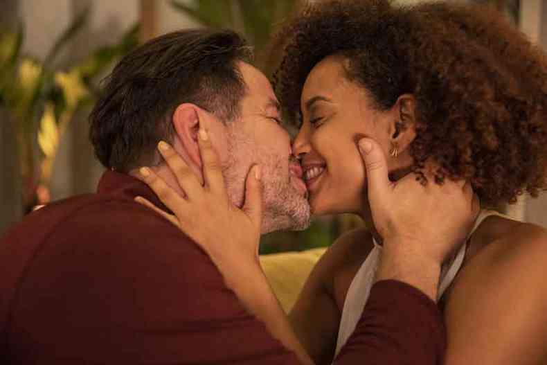 Em 'Amor de me', Raul (Murilo Bencio) encontrou o amor sem machismo ao lado de Vitria (Tas Araujo)