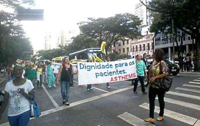 Manifestantes levaram faixas e cartazes para as ruas(foto: Iracema Amaral/EM/D.A.Press)