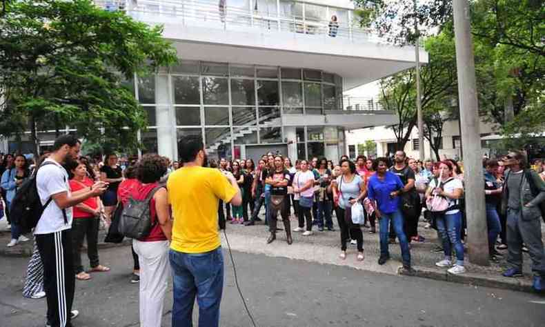 Em greve desde 23 de abril, professores querem equipao salarial(foto: Gladyston Rodrigues/EM/ D.A Press)