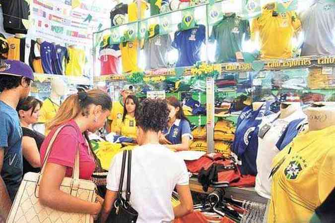 Lojas em Belo Horizonte esperam incremento de at 30% nas vendas durante o Mundial, prevendo movimento maior a partir da prxima semana (foto: LEANDRO COURI/EM/D.A PRESS)