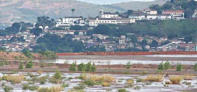 Barragem do Complexo Casa de Pedras, vizinho à cidade de Congonhas: um dos 10 procedimentos que esperam licença para operar se refere à ampliação de represa de rejeitos da CSN(foto: Edesio Ferreira/EM/D.A Press. Brasil) Barragem do Complexo Casa de Pedras, vizinho à cidade de Congonhas: um dos 10 procedimentos que esperam licença para operar se refere à ampliação de represa de rejeitos da CSN(foto: Edesio Ferreira/EM/D.A Press. Brasil)