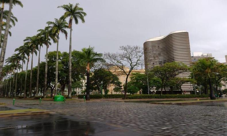 Sexta será de céu nublado e com possiblidade de pancada de chuva a qualquer momento em BH(foto: Edesio Ferreira/EM/D.A Press) céu nublado em Belo Horizonte