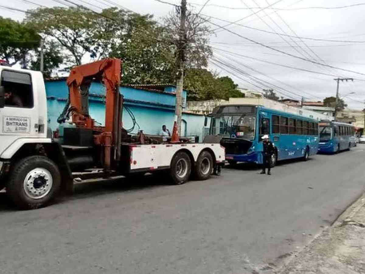 BH: dois ônibus são apreendidos em vistoria por causa de pneus carecas -  Gerais - Estado de Minas