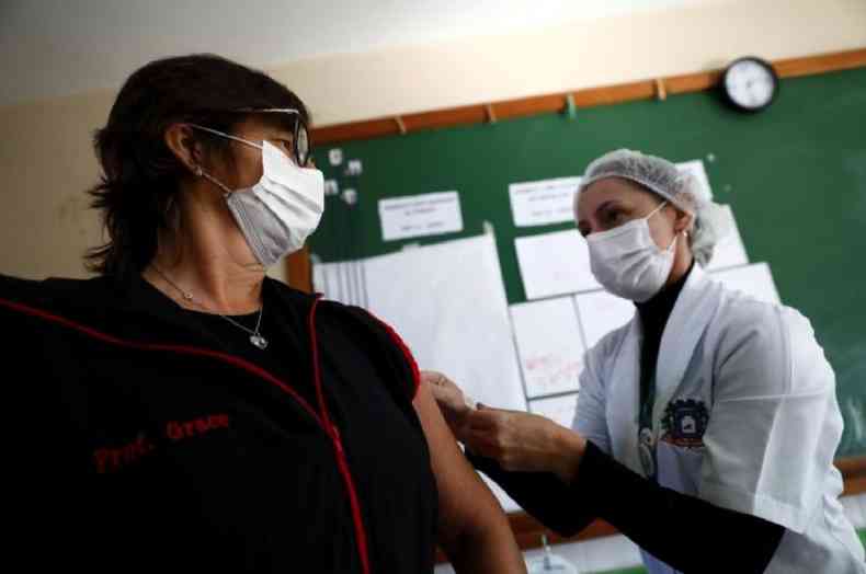 Atraso na vacinao ou agravamento da pandemia so considerados grandes riscos para a economia brasileira(foto: Reuters)