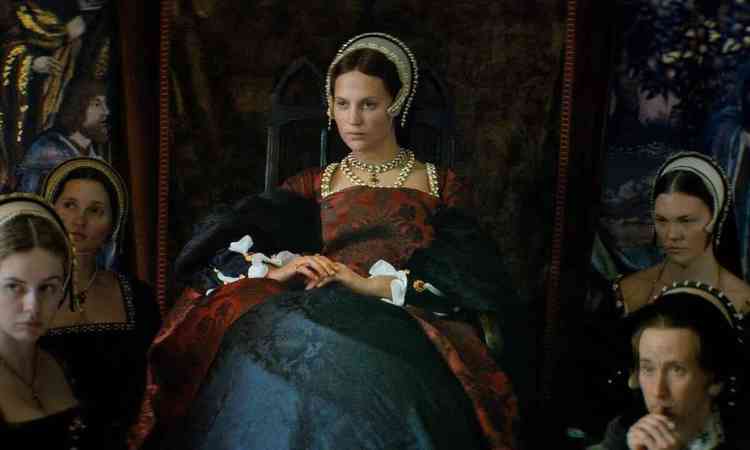 Alicia Vikander como Catherine Parr no filme Firebrand