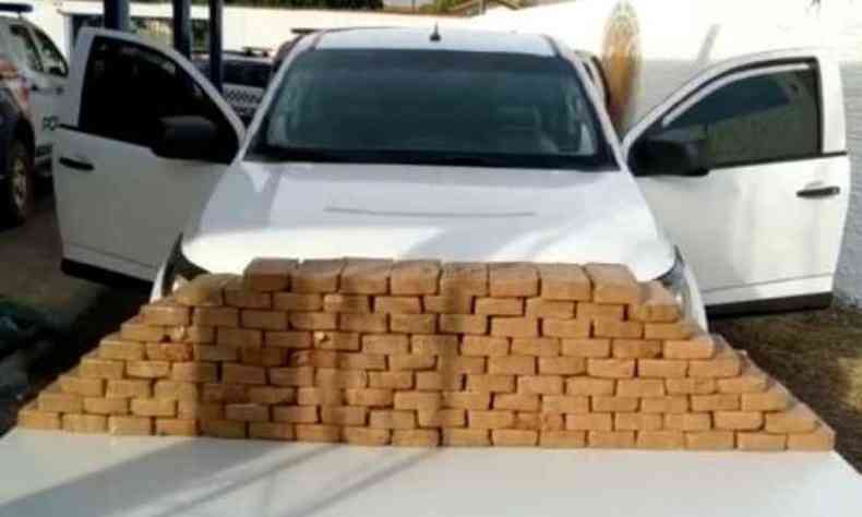 Foram apreendidos 120 quilos de pasta base de cocana(foto: Polcia Civil/Reproduo)