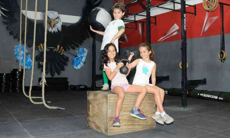 Os trigmeos Helena, Joo Pedro e Sofia, de 8 anos, fazem as atividades na academia e gostam muito (foto: juArez rodrigues/EM/D.A Press)
