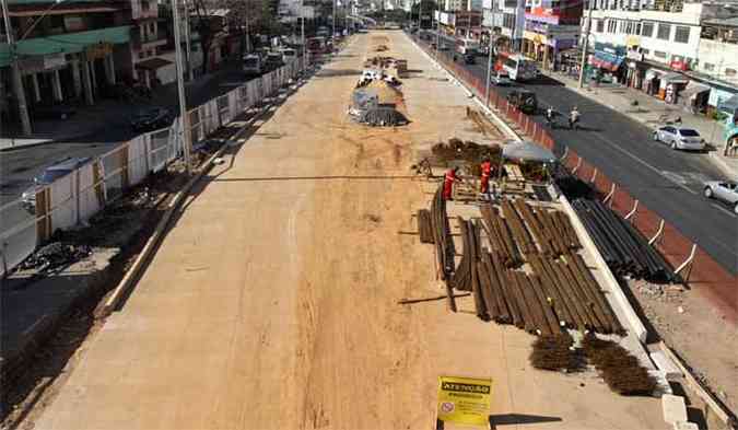 Obras de implementação do BRT na Avenida Cristiano Machado (foto: Rodrigo Clemente/EM/D.A Press)