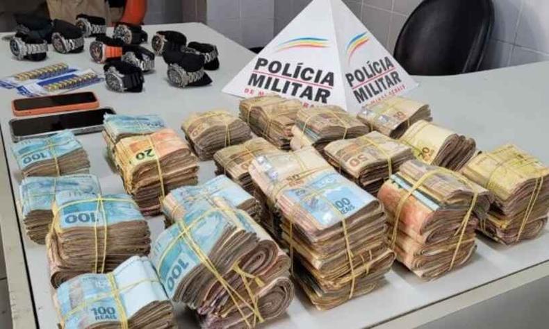 material apreendido na casa do suspeito de chefiar o trfico de drogas no aglomerado da serra