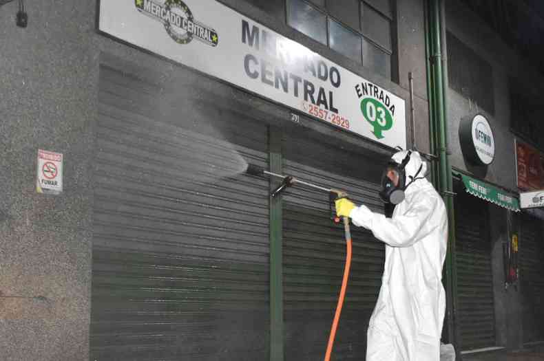 Meracdo Central de Contagem teve a fachada limpa esta semana, assim como outros pontos da cidade(foto: Ronaldo Leandro/Prefeitura de Contagem/Divulgao)
