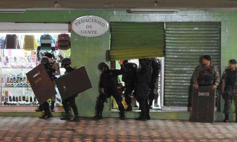 Assalto em loja na Av. Contorno, na Savassi, mobiliza policiais militares(foto: Tulio Santos/EM/D.A Press)